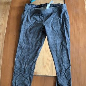 Barely used under armour work out leggings